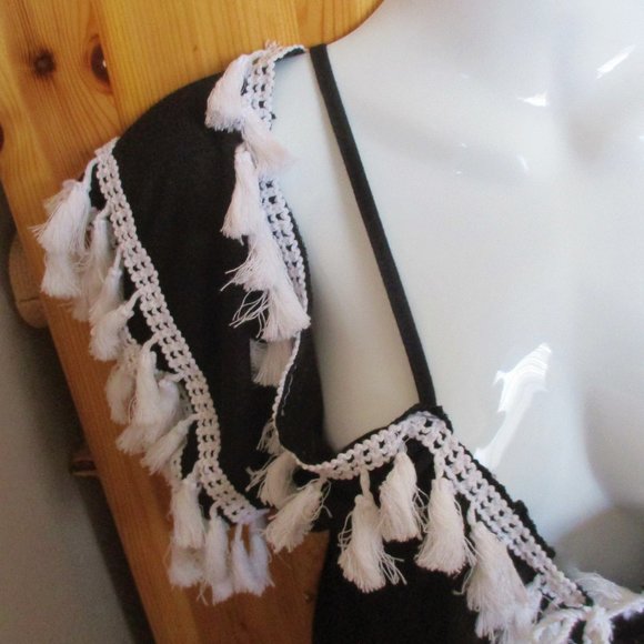 Boho Black & White Tassel Peasant Top NEW SM/MED - Picture 7 of 10